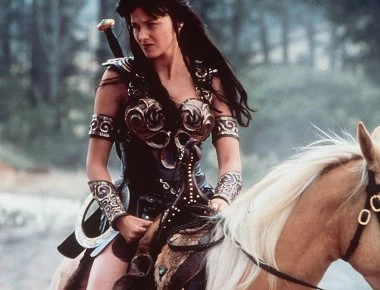Lucy Lawless: Δείτε πως είναι σήμερα στα 50 της χρόνια η θρυλική Ζήνα (φωτό)